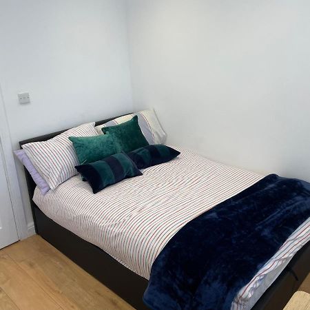 Self-Contained Flat On The 2Nd Floor You Will Share With One Other Guest, In A Family House 2 Minutes Walk From Tufnell Park Station 2Nd Floor With Stairs Londra Exterior foto