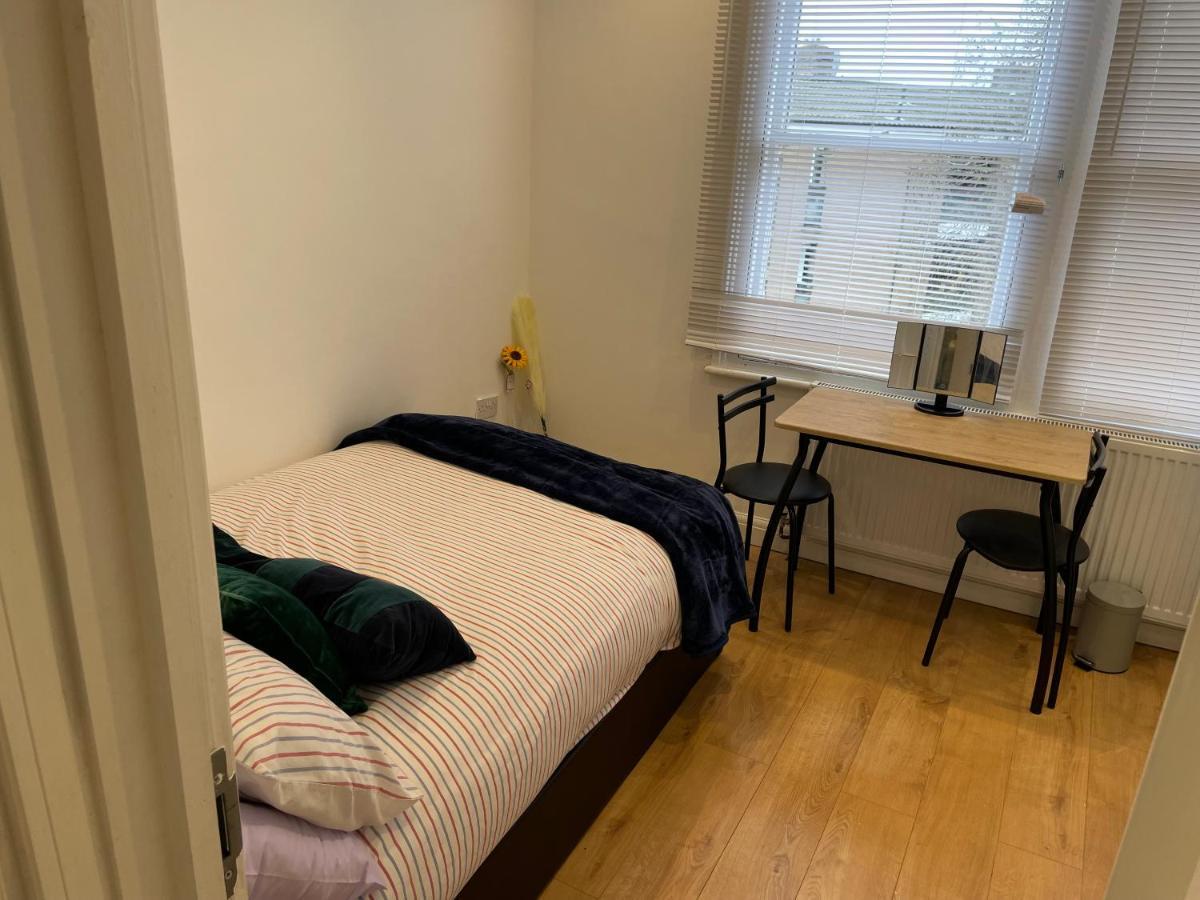 Self-Contained Flat On The 2Nd Floor You Will Share With One Other Guest, In A Family House 2 Minutes Walk From Tufnell Park Station 2Nd Floor With Stairs Londra Exterior foto